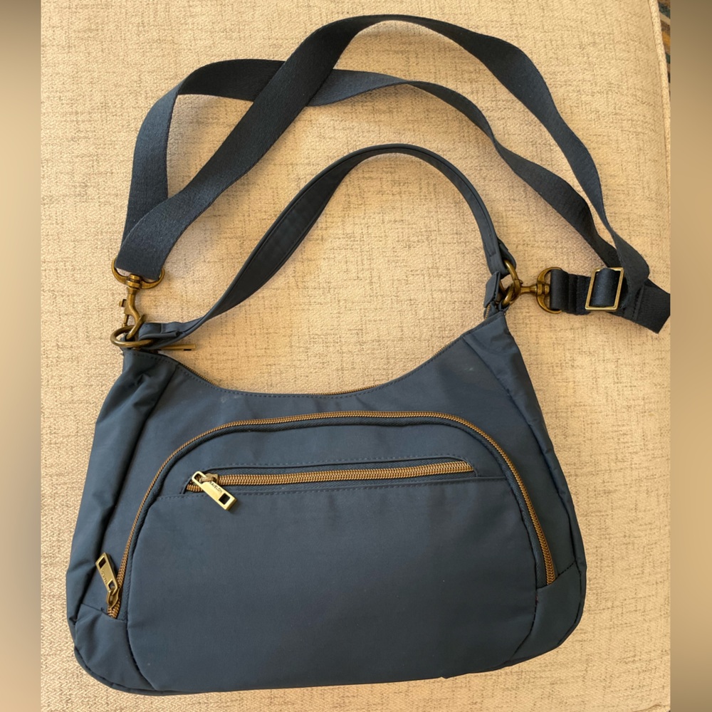 Multi pocket shoulder bag with keychain attachment